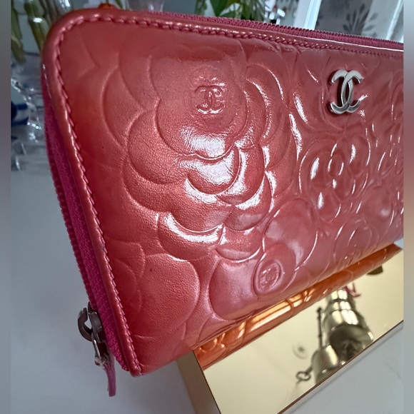 CHANEL Cameilla Zip Around Wallet - Picture 4 of 16